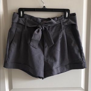 American Eagle tie front short